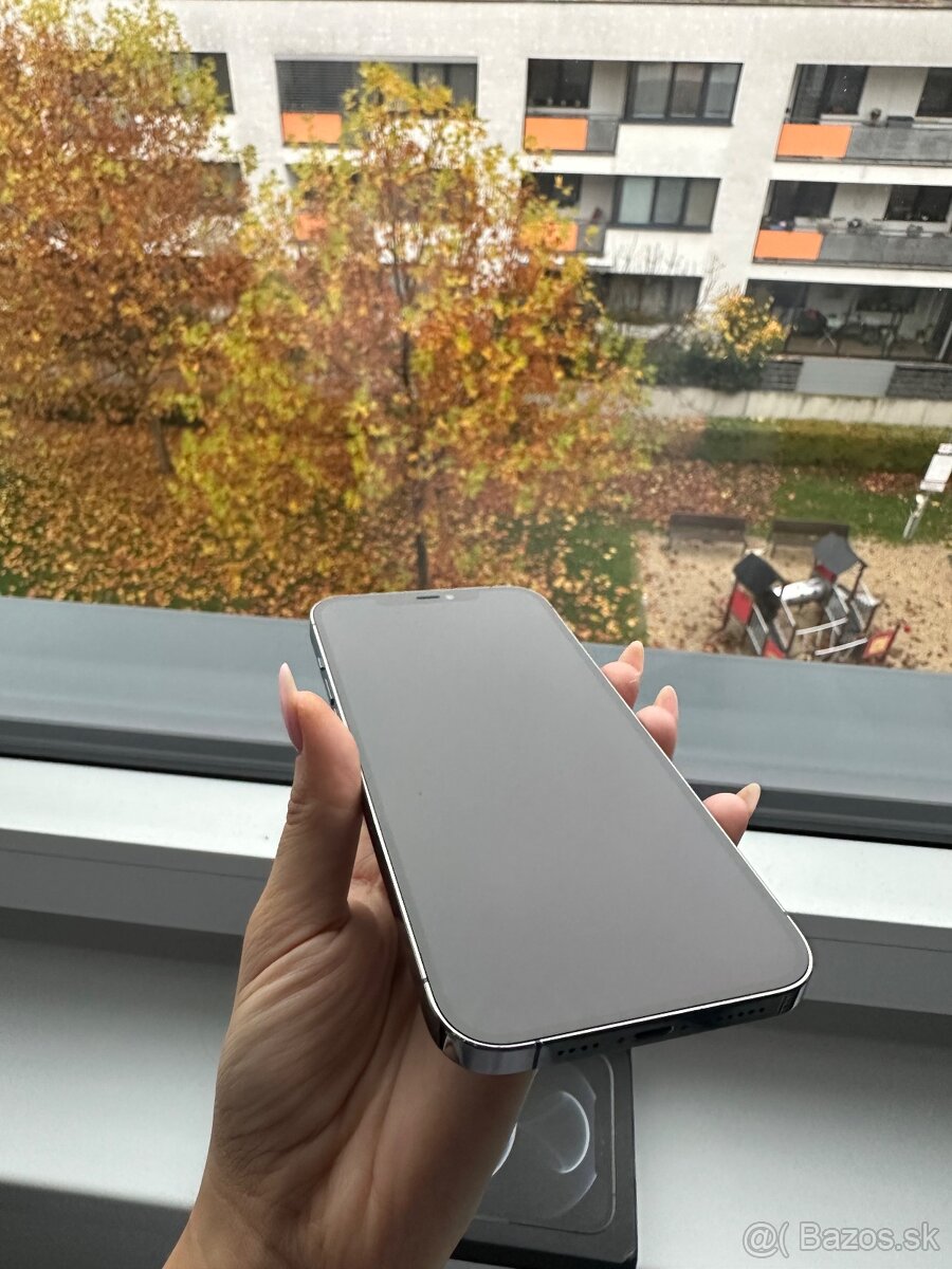 iPhone 12 Pro Max 256GB Graphite - 3