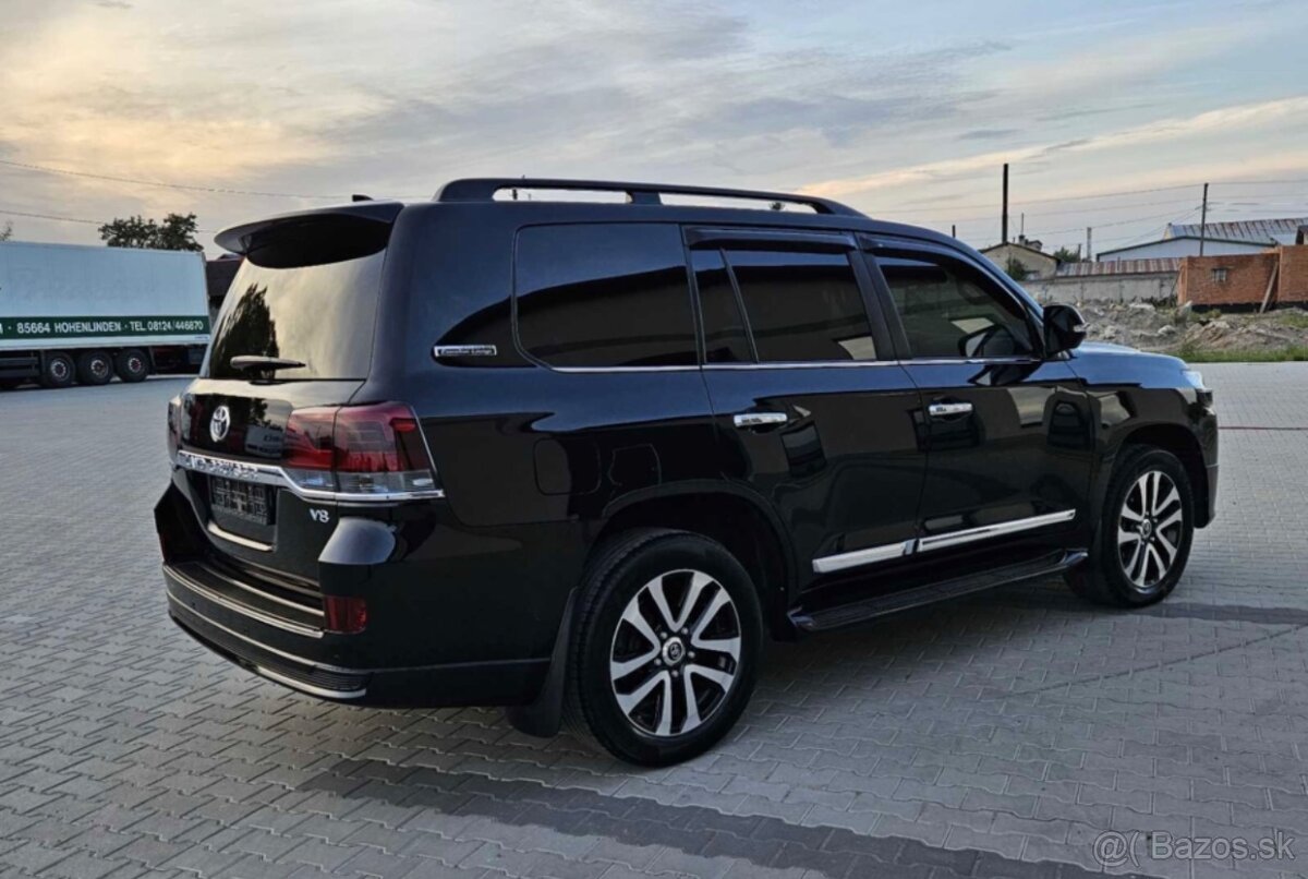 Toyota Land Cruiser 200 4.5 V8 diesel