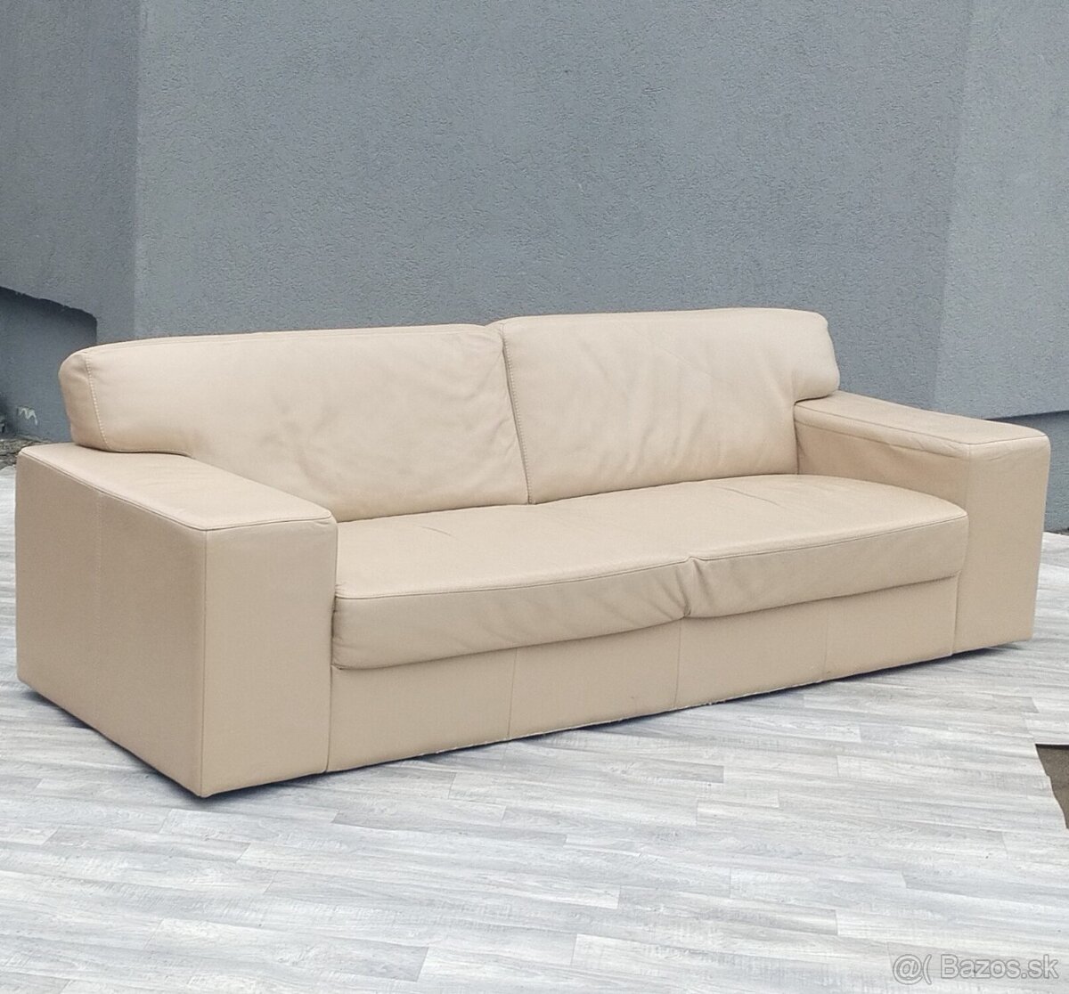 Pohovka béžová. - 3