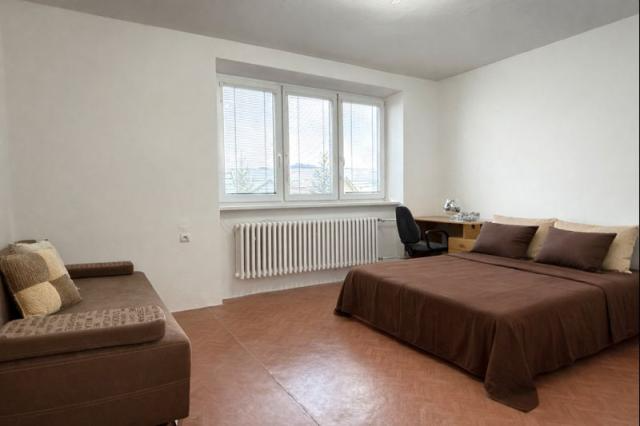 Na predaj RODINNÝ DOM v centre obce Konská - 3