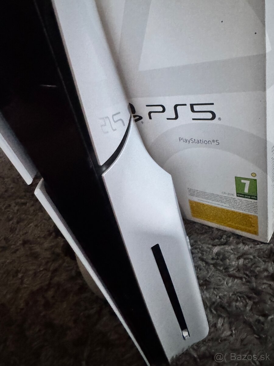 Predám PlayStation 5 s mechanikou + 2 ovládače - 3