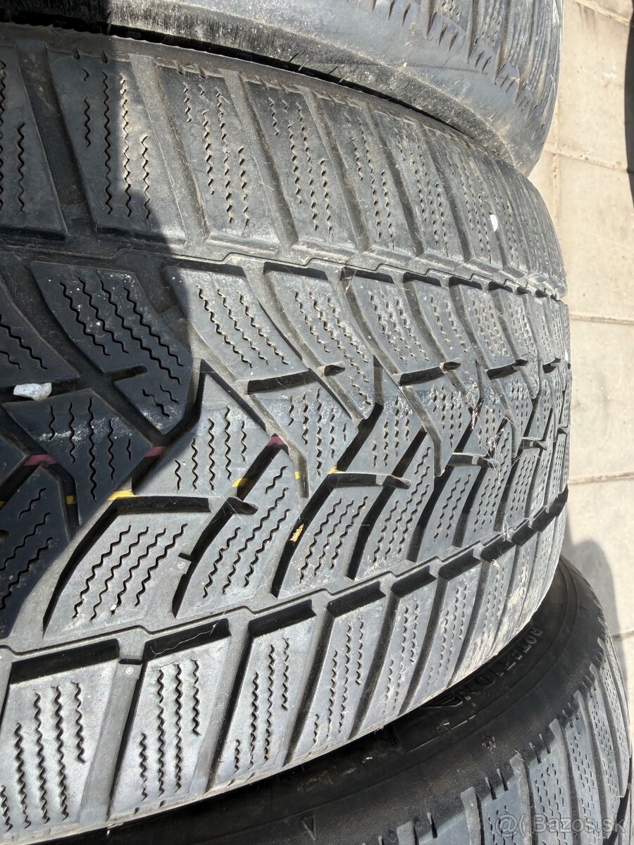 Gumy 225/45 R17 - 3