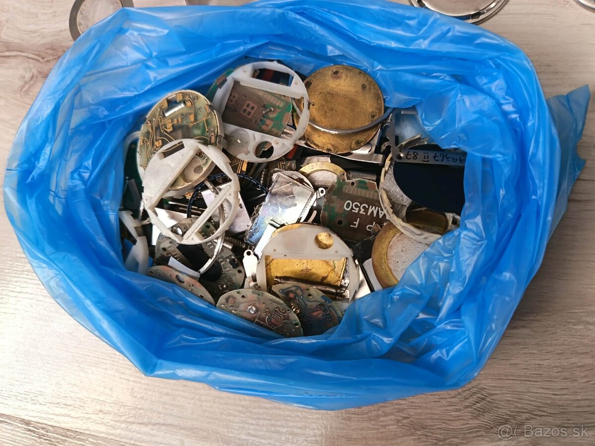 Veľa digitálnych a vreckové hodinky - 3