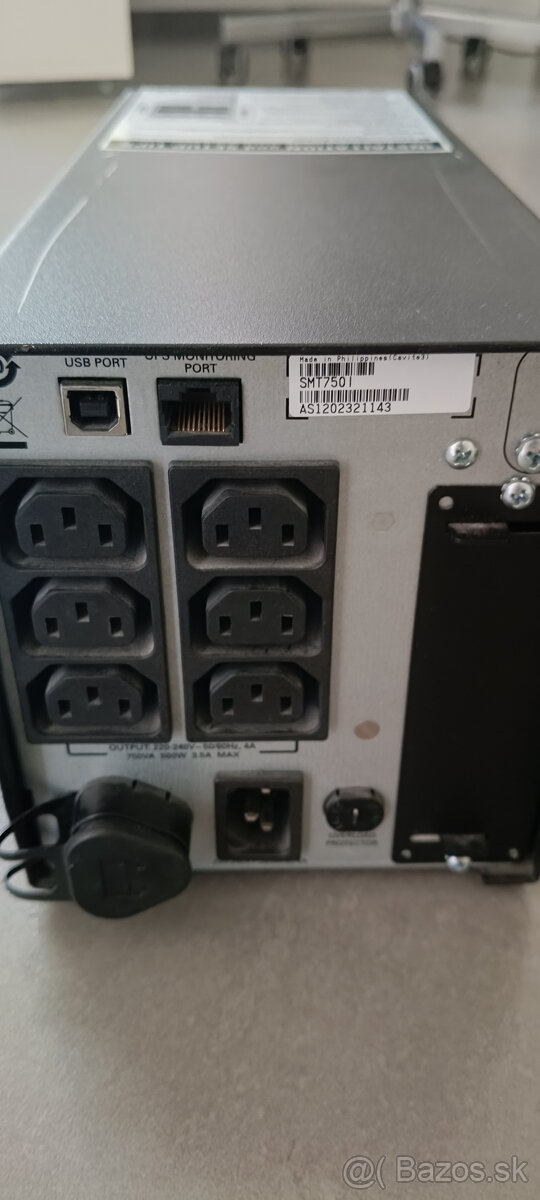 APC Smart UPS 750VA LCD 230V (500W) - 3