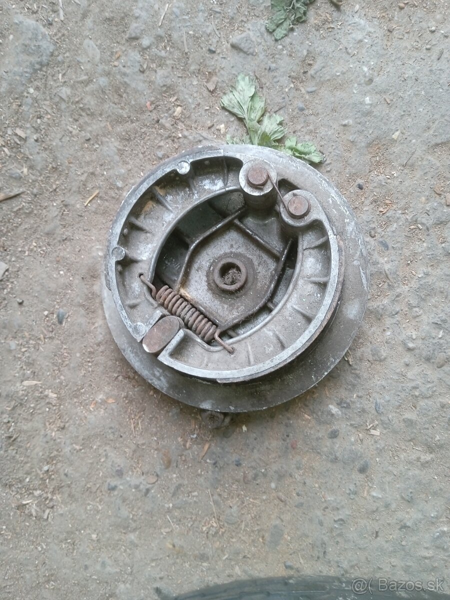 Brzdový štít Jawa ČZ 351 - 3