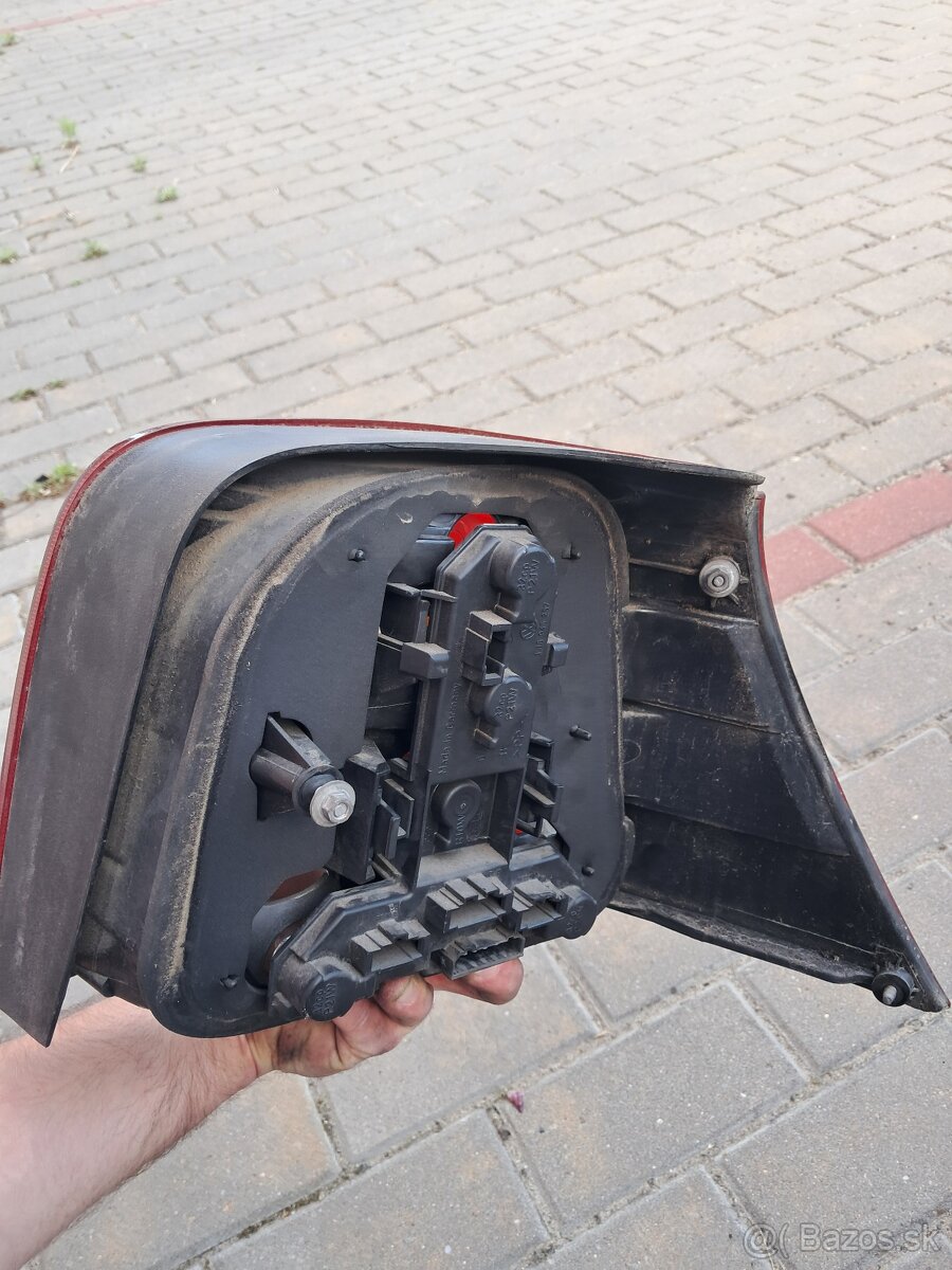 Predám zadné svetlá golf4 - 3