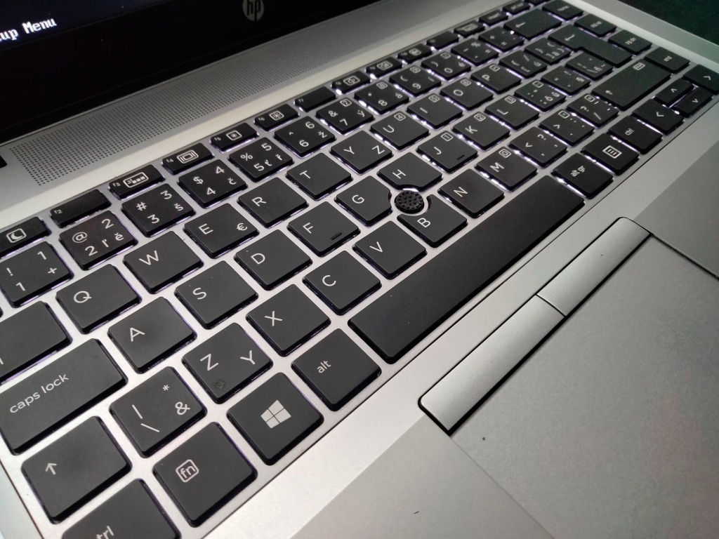 predám Hp elitebook 745 G4 ,AMD A10 quad core,8gb ram , ssd - 3