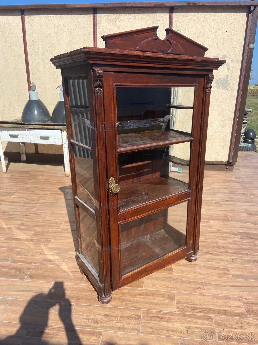 Predám starožitnú Vitrínu rok 1880 - 3
