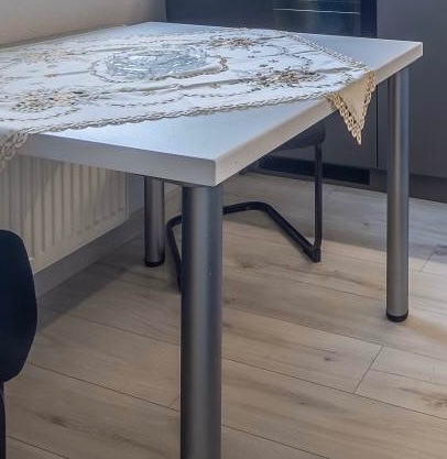 Stôl a stoličky - 3