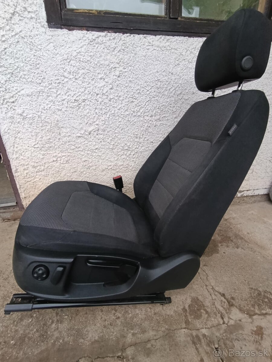 Sedačky Pasat - predné - 3