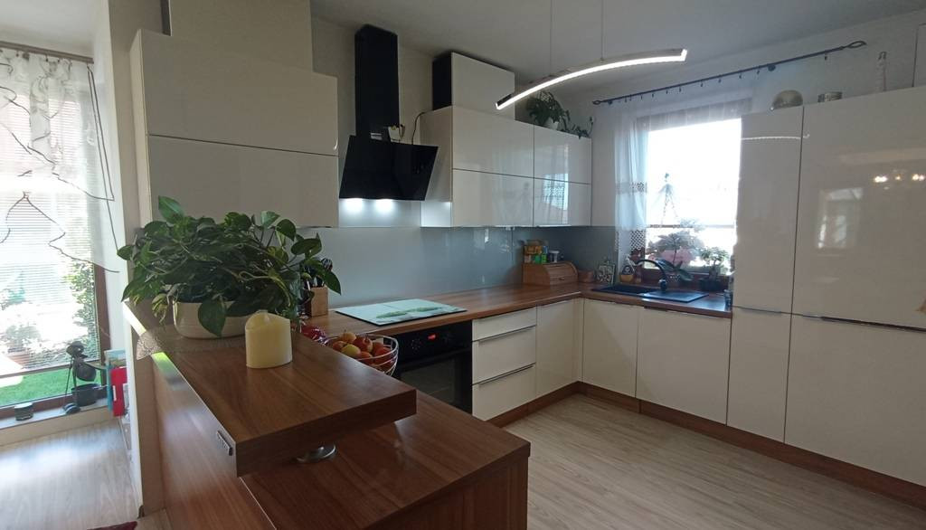 Novinka Rodinný dom s bazénom v lukratívnej lokalite - Nitr - 3