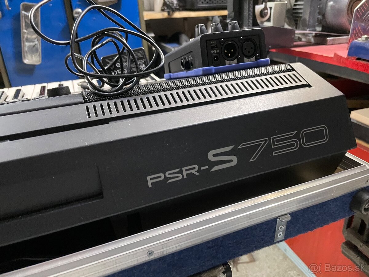 YAMAHA PSR s 750 - 3