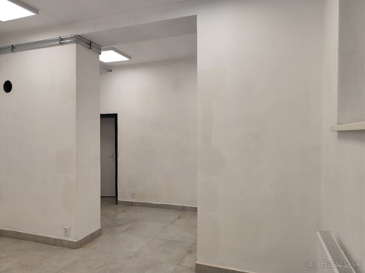 Predám obchodný priestor priamo v centre Lipan - 3
