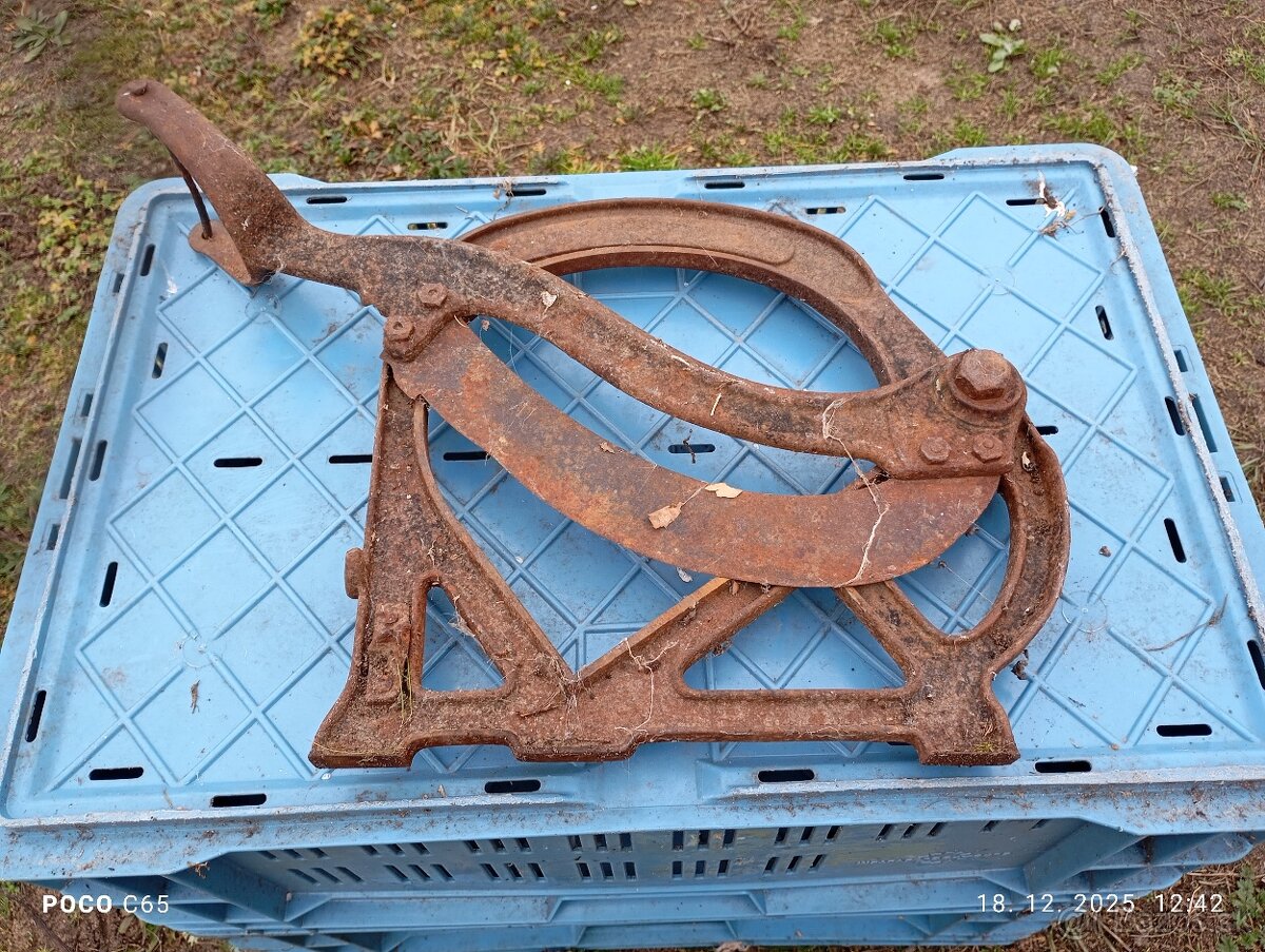 Stará rezačka noznicova - 3