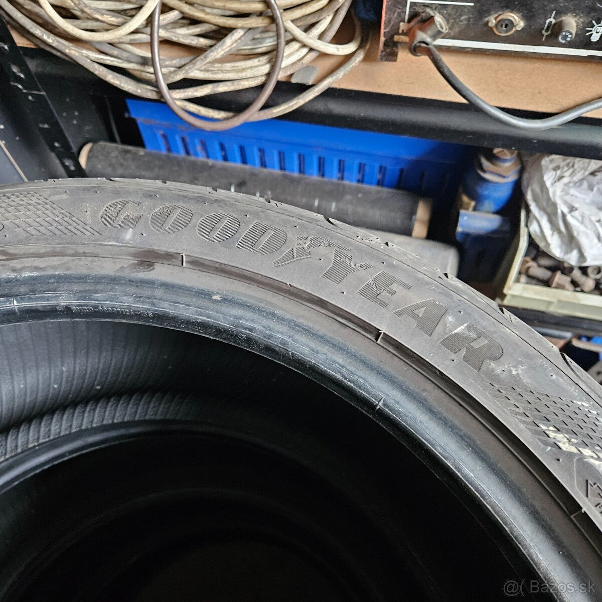 245/40r19 Good year - 3