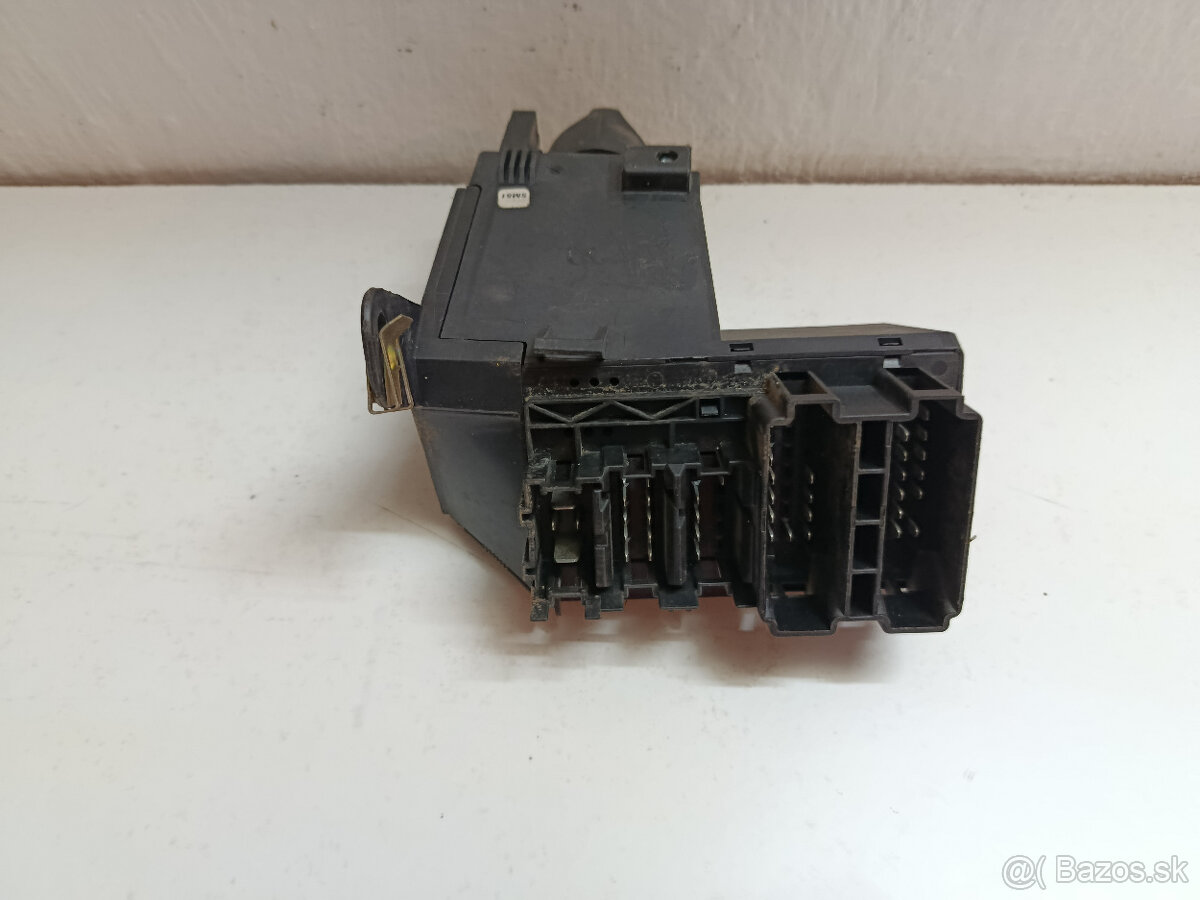 vypinac svetiel mercedes e 2105450104 40€ - 3