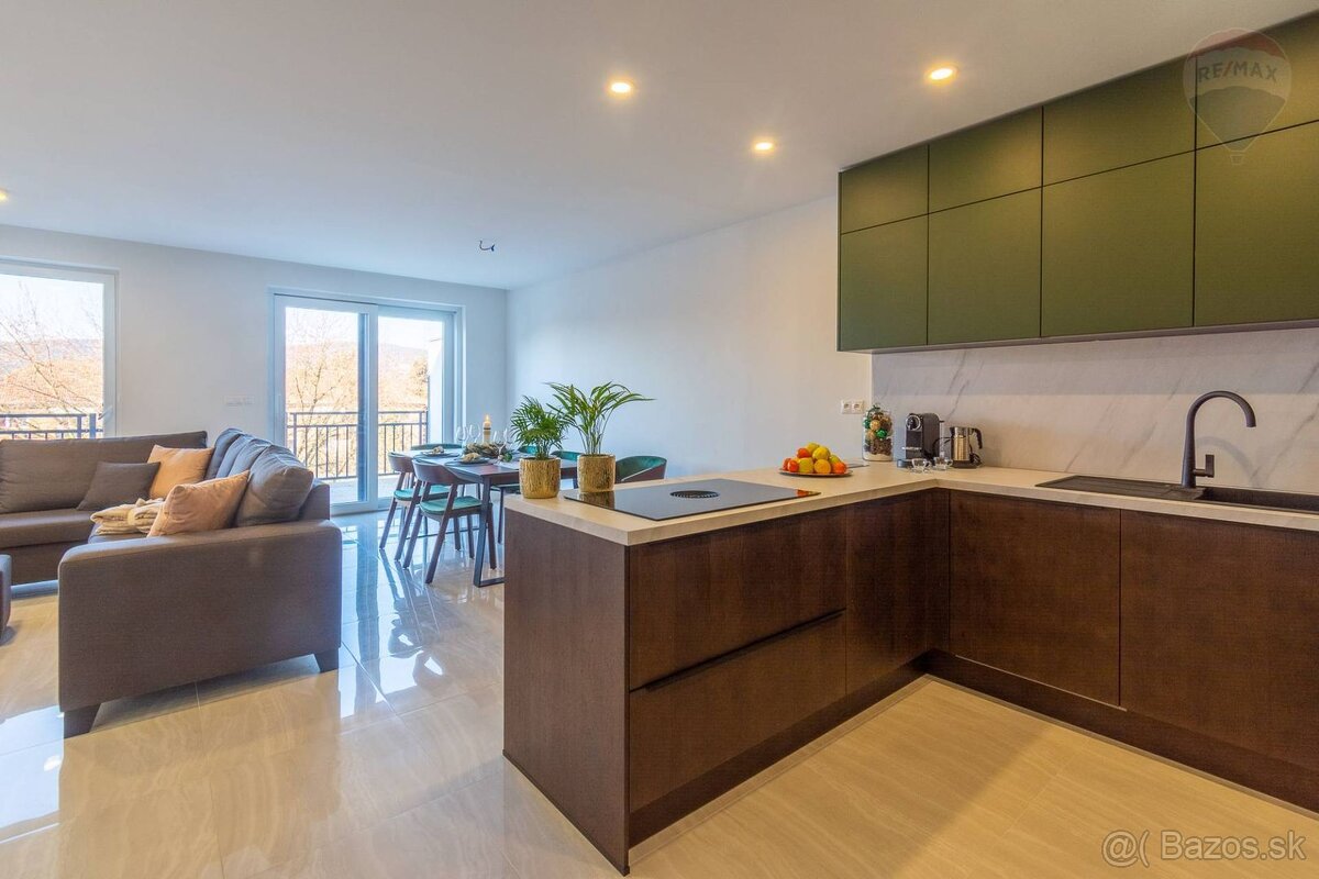 NA PREDAJ - mezonet 3 izb. byt+ terasa+garáž - REZERVOVANÉ - 3