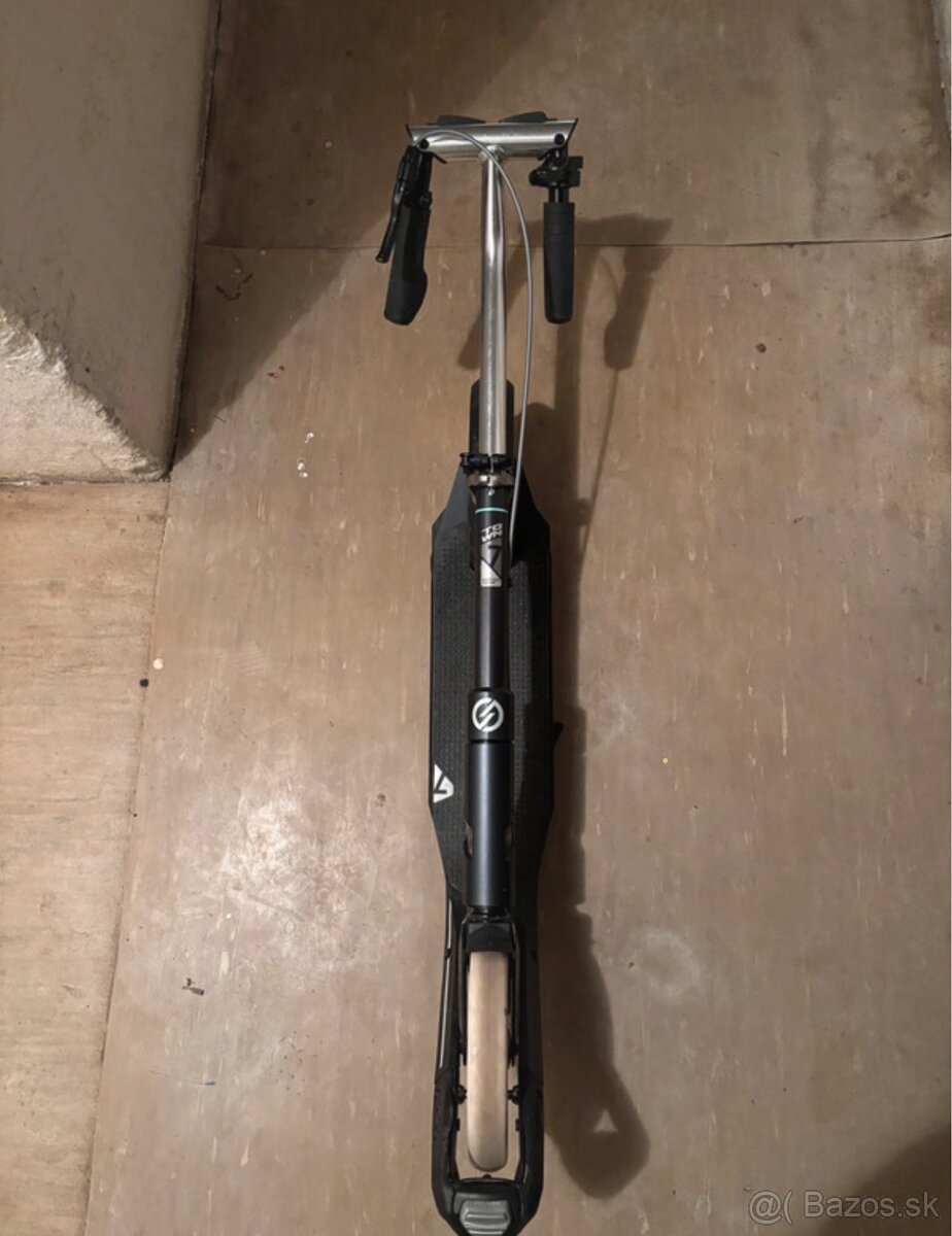 Cestná kolobežka - 3