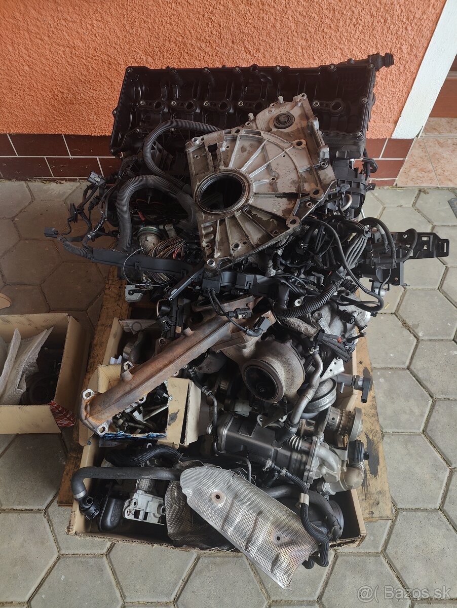 Rozobratý nefunkčný motor - 3