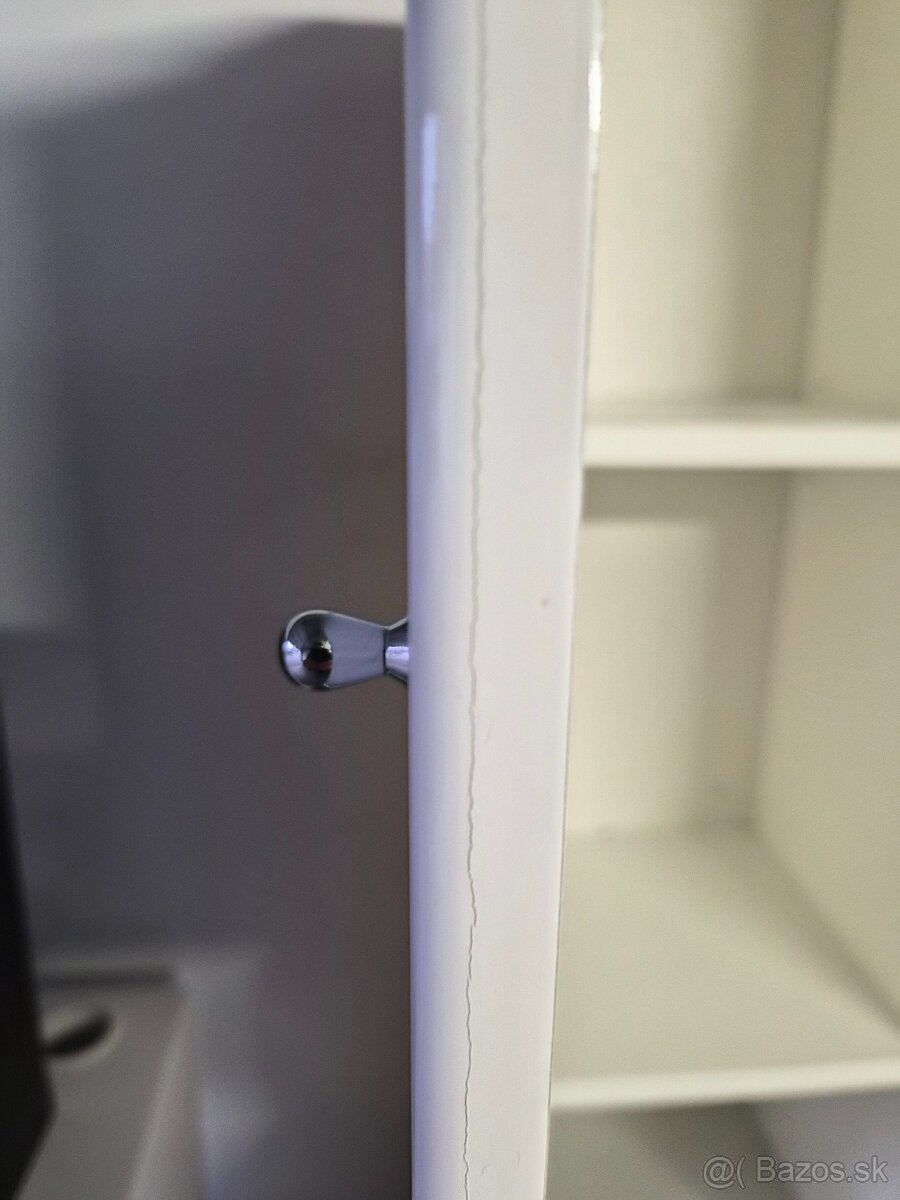 Kúpelnová skriňa - 3