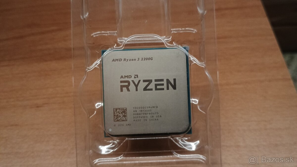 AMD Ryzen 3 2200G + originálny chladič - 3