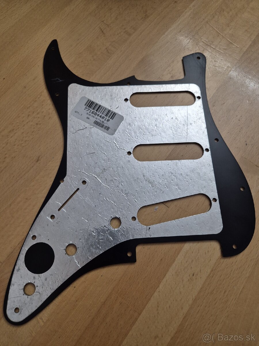 Original Fender USA pickguard - 3