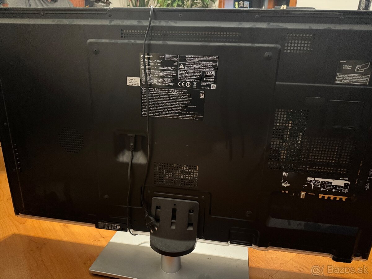 47" Panasonic TX-L47ET60E - 3