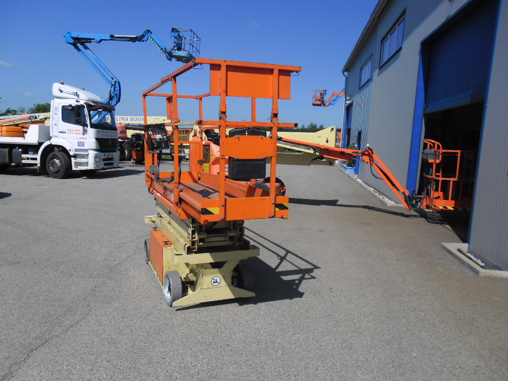 Nožnicová pracovná plošina JLG 6RS - 3