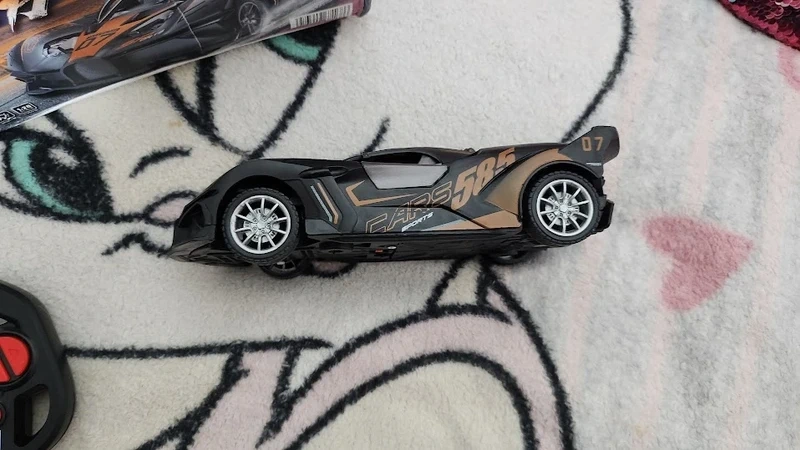 Nadupané RC športové auto na diaľkové ovládanie - 3