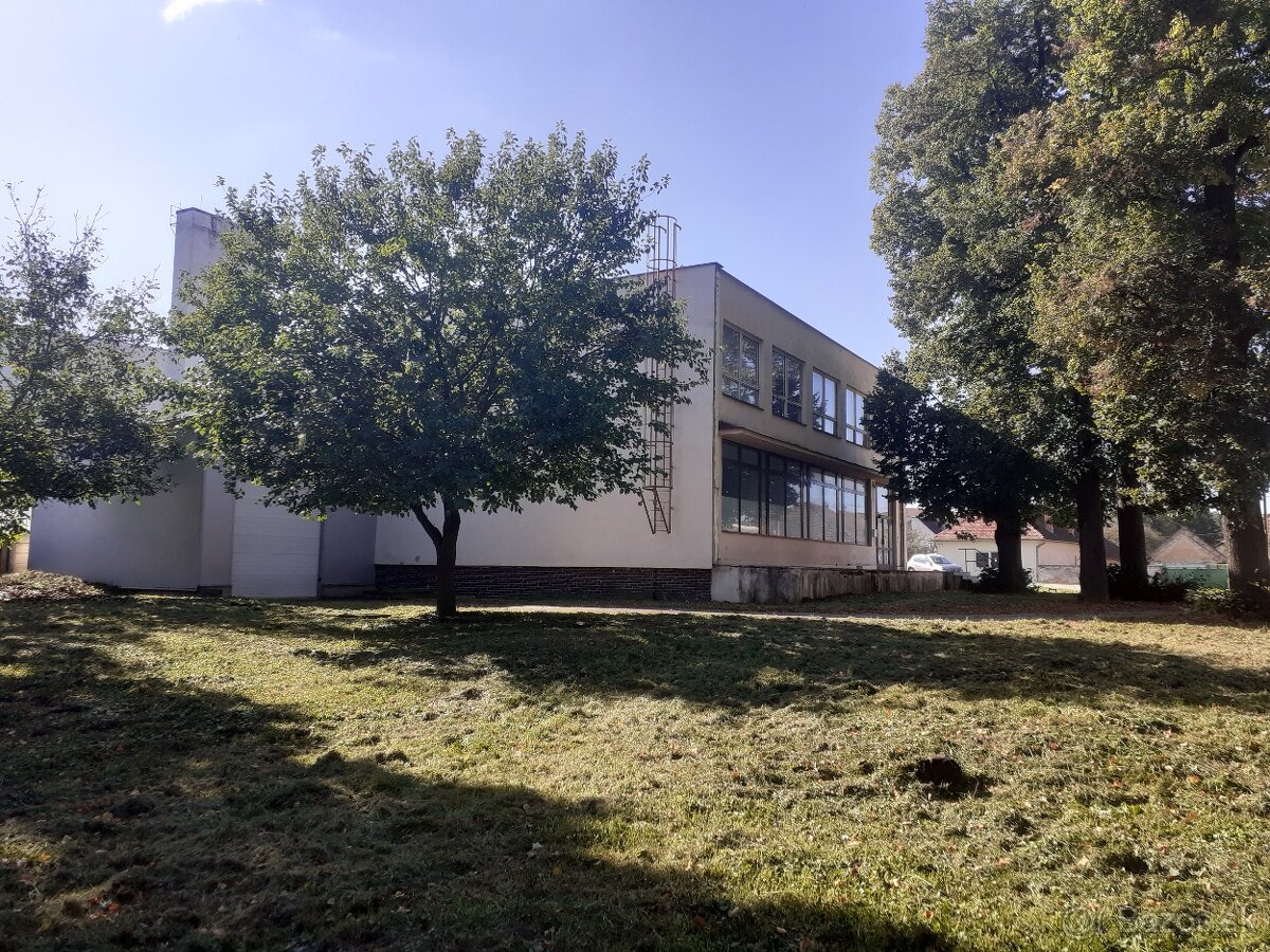 Priemyselná budova v Partizánskom - 3