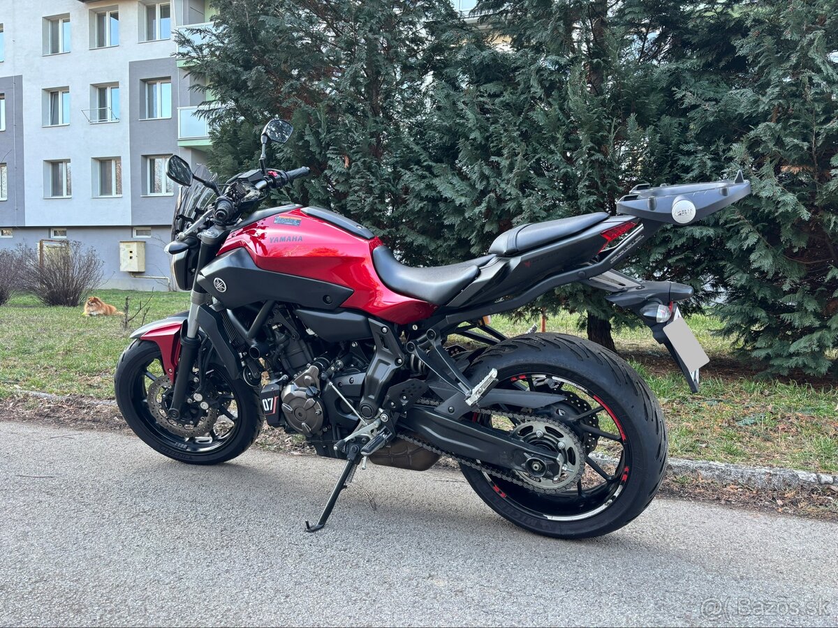 Yamaha MT 07 - 3