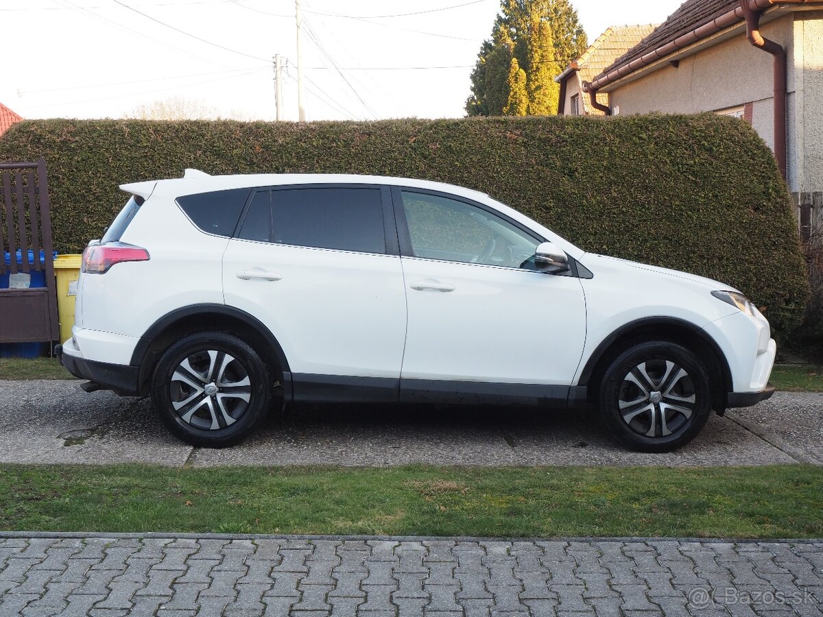 Toyota RAV4 4x4 2017 vyborny stav - 3