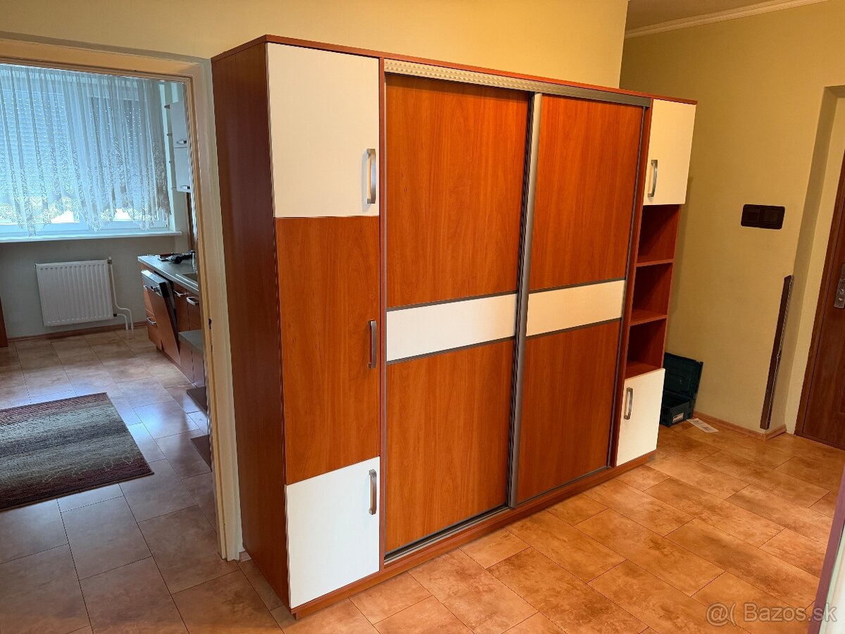 Skriňa s posuvnými dverami - 3