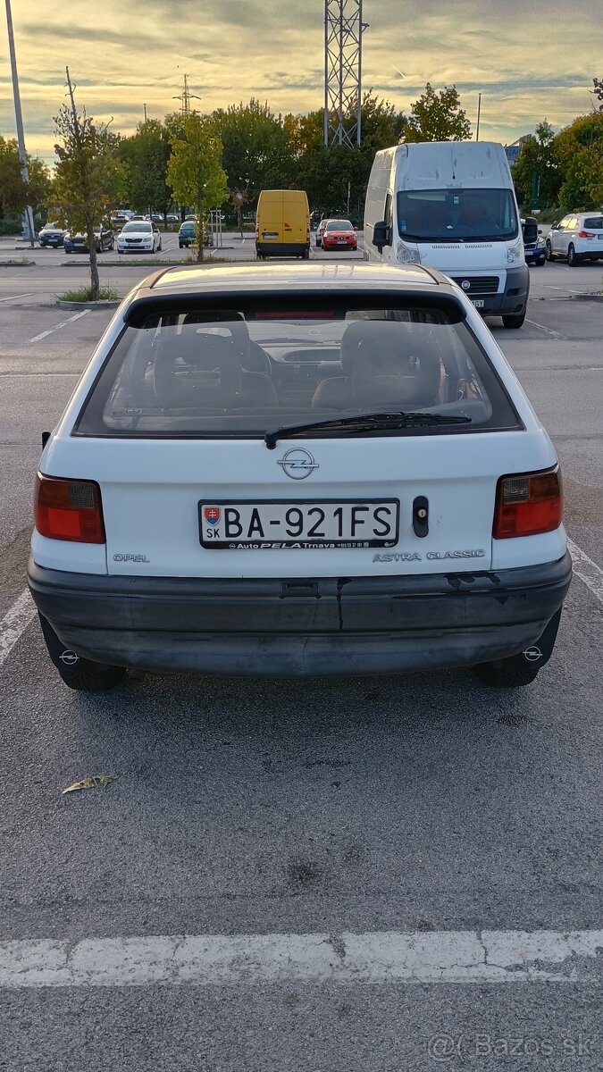 Predám Opel Astra Classic 1.6 s takmer novými pneumatikami - 3