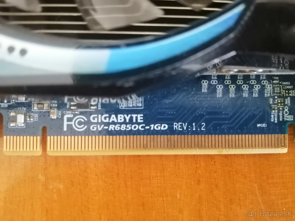 Gigabyte GV-R6850C-1GD - 3