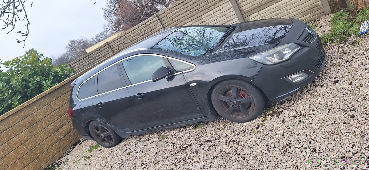 Opel astra j v celku - 3