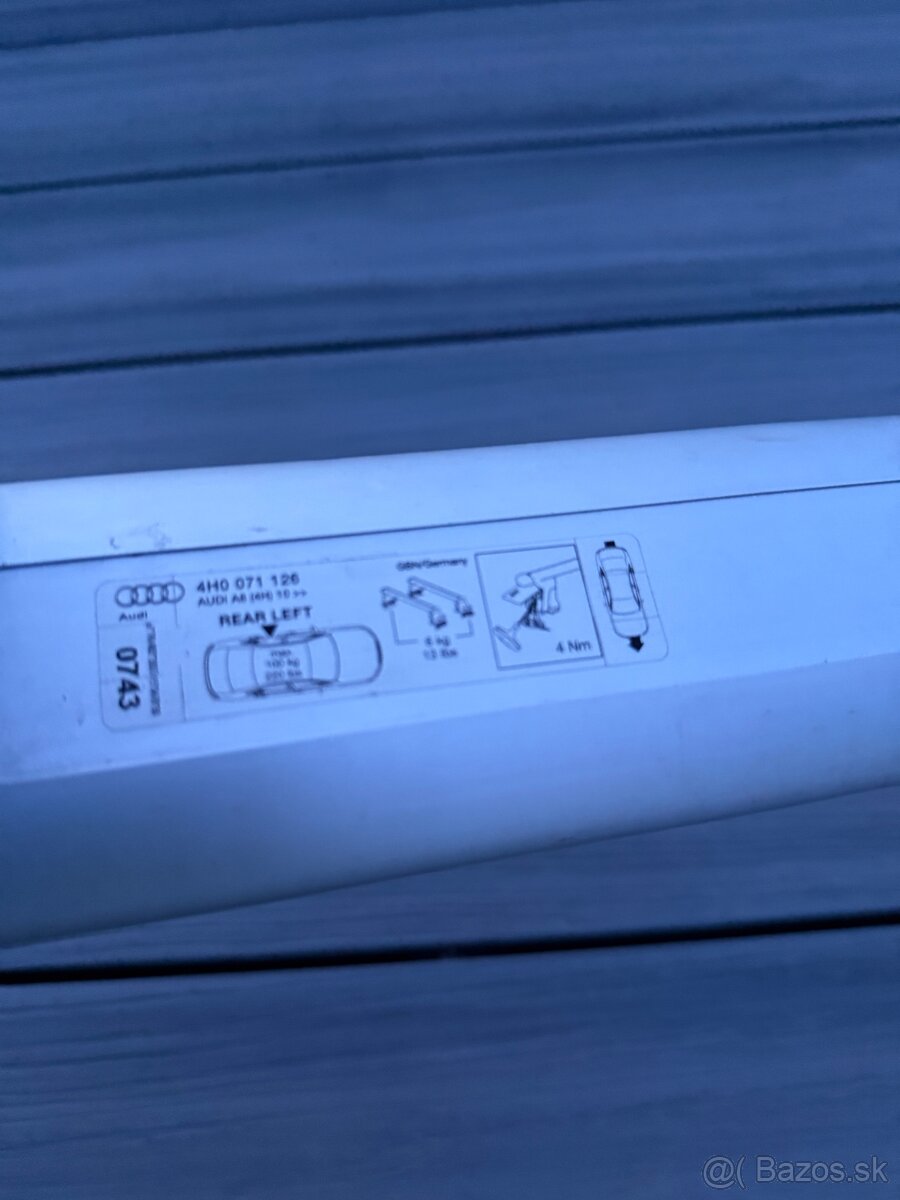 STREŠNÉ NOSIČE NA AUDI A8 - 3