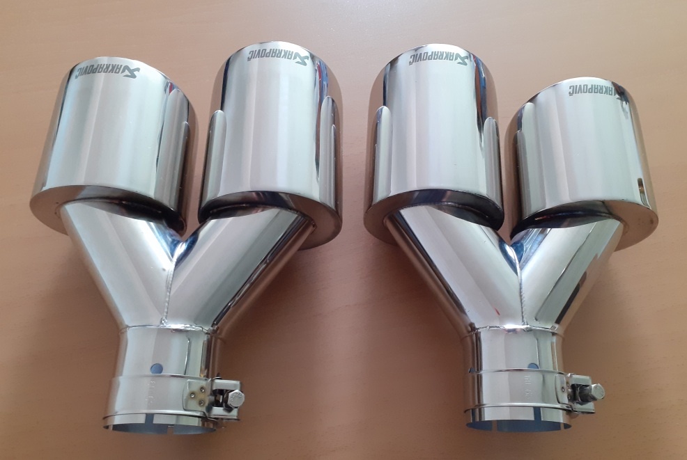 Nerezová univerzálna leštená koncovka výfuku Logo Akrapovič