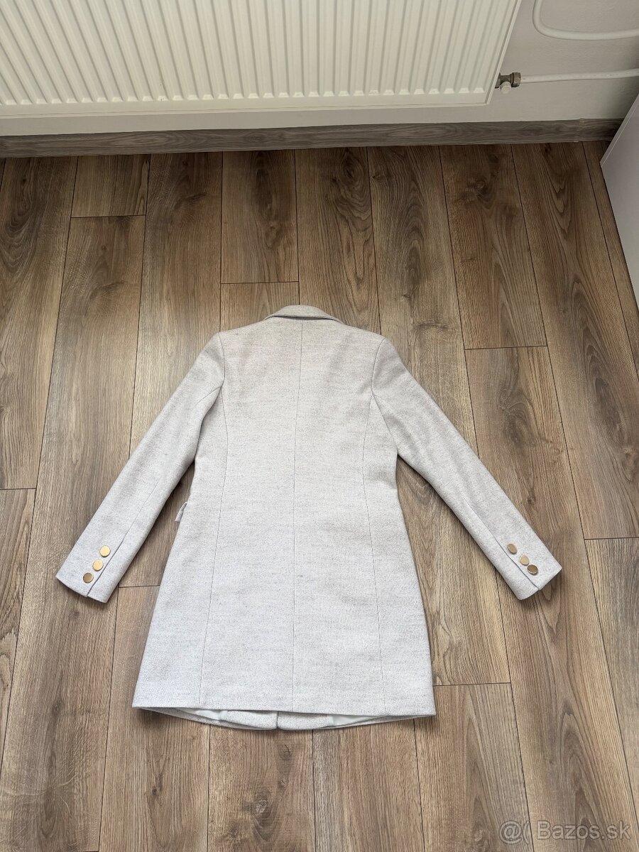 Sivý kabát - 3