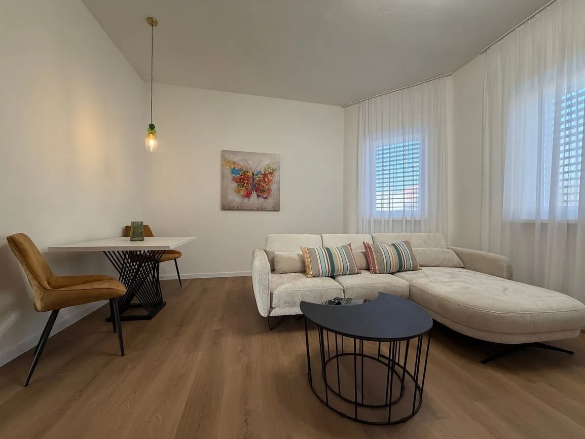 Moderný,nadštandardný byt v rodinnom dome so súkrom. dvorom - 3