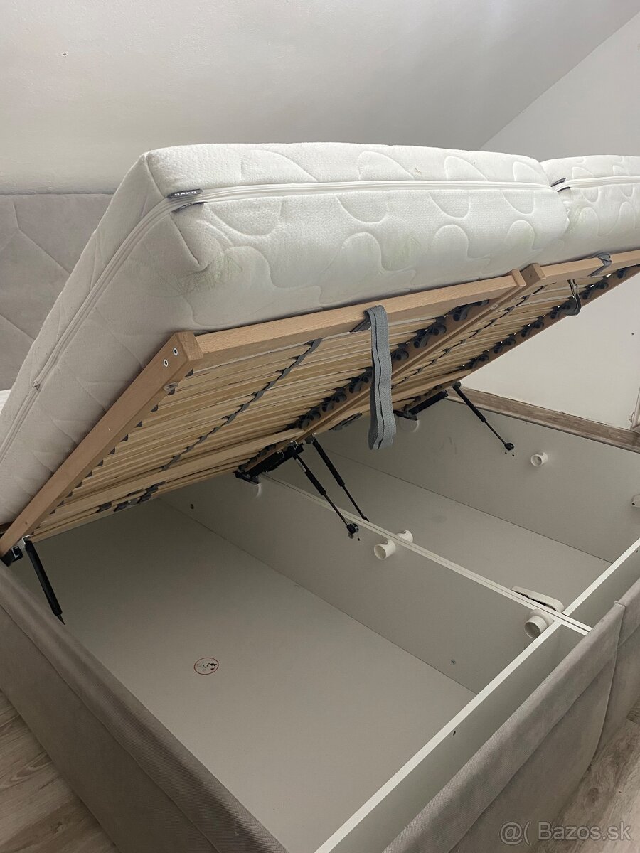 Čalúnená manželská posteľ - 3