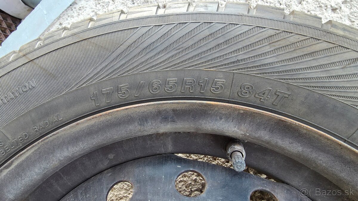 Zimne pneu 175/65/R15 yokohama - 3