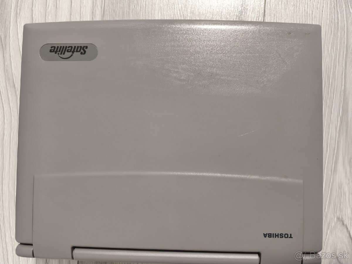 RETRO SKVOST: Toshiba Satellite 220CS (1997) - 3