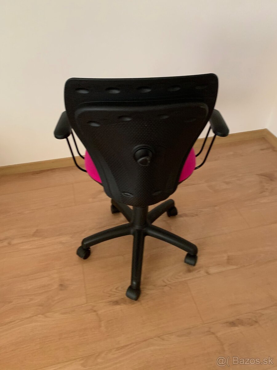 Stolicka pre dievčata - 3