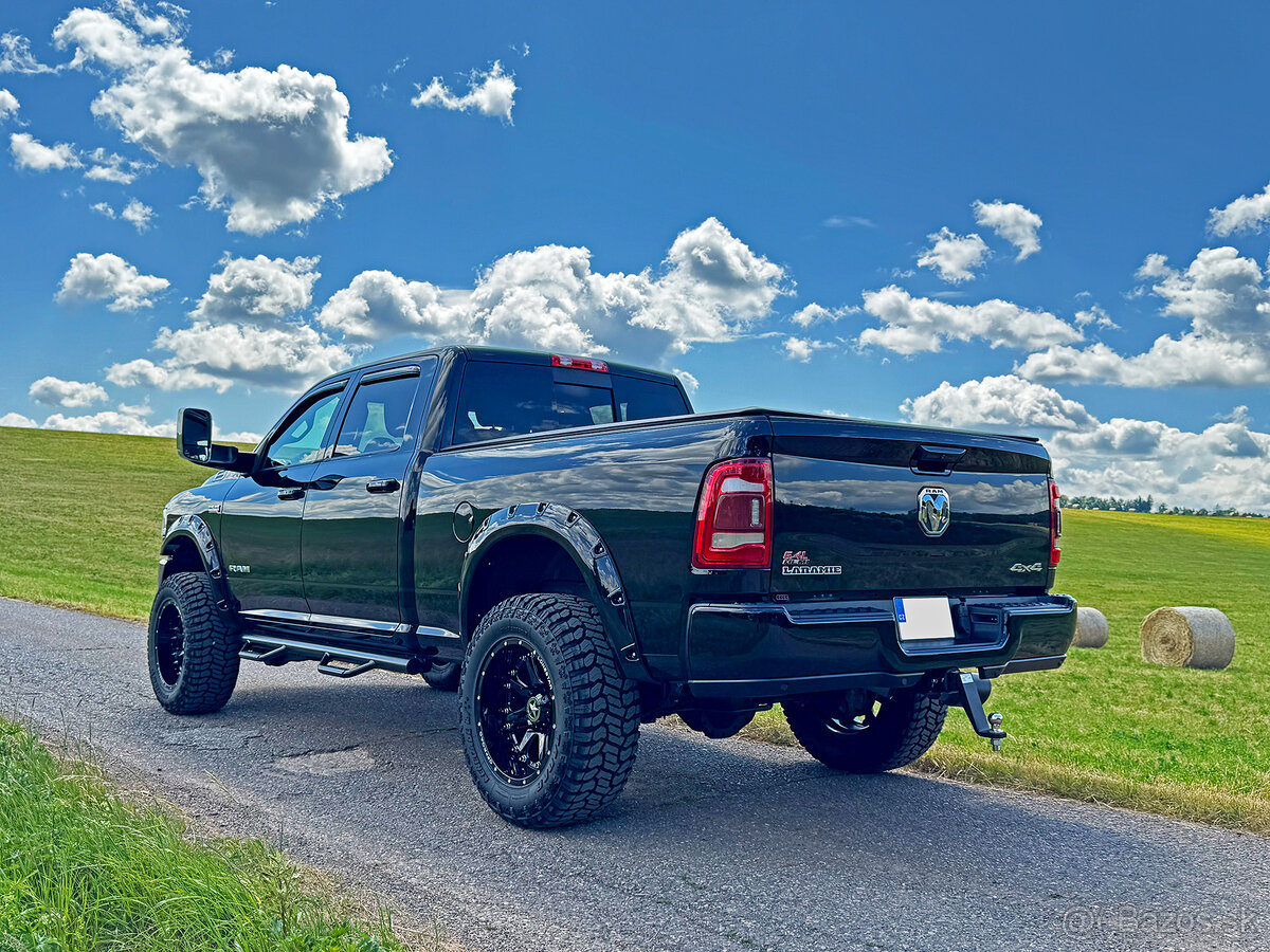 DODGE RAM 2500 HEAVY DUTY 6.4 HEMI LARAMIE – LED LIFT