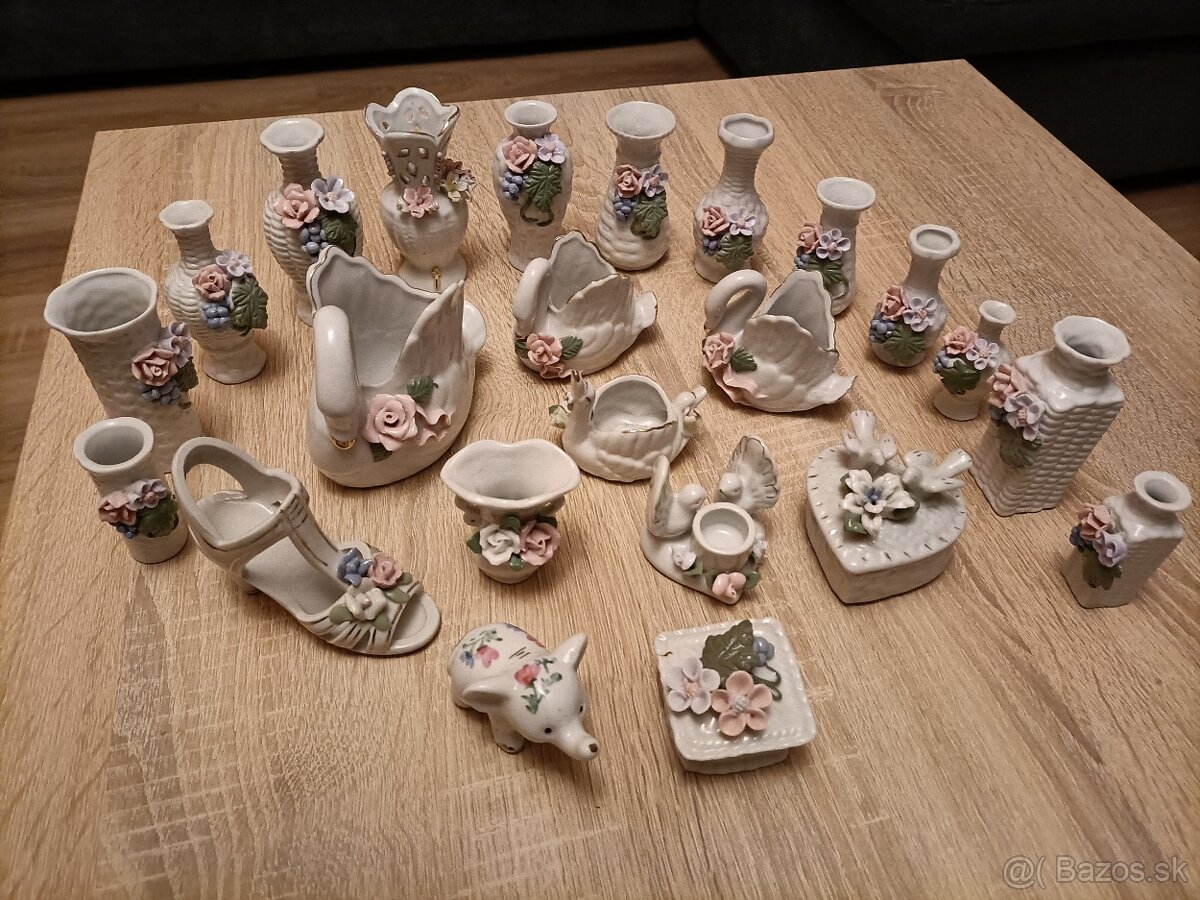 Predám poličku s keramikou a obrázkami - 3