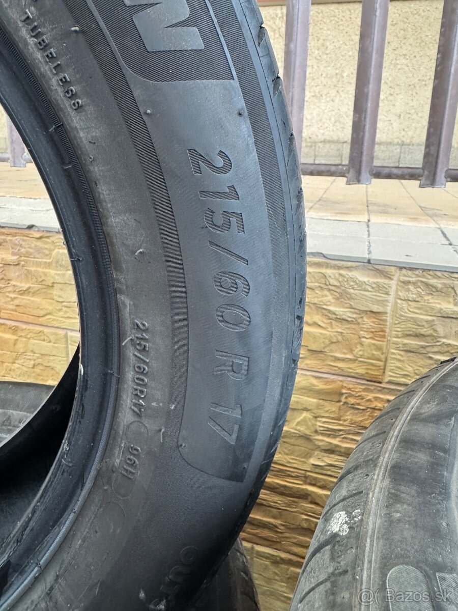 Mischelin 215/60 R17 - 3