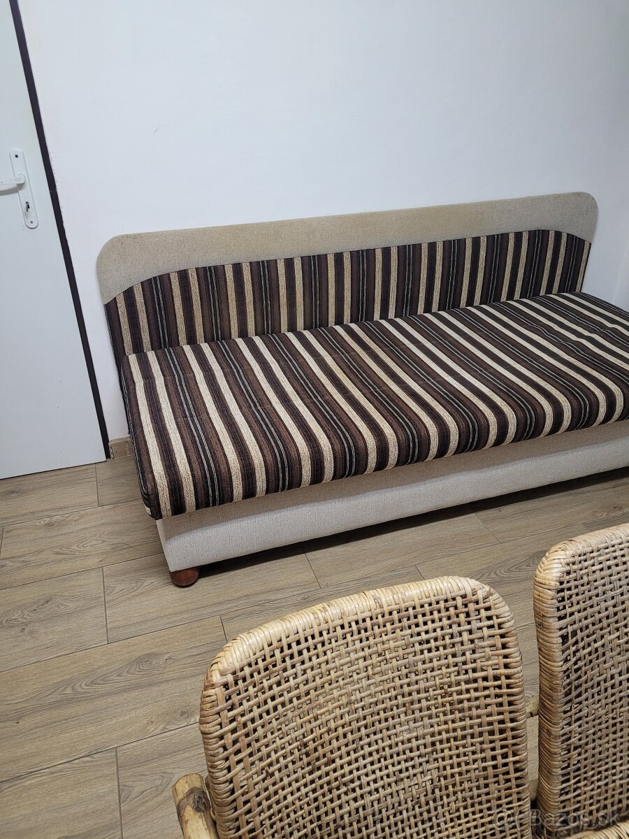 Drevená vytrína - 3