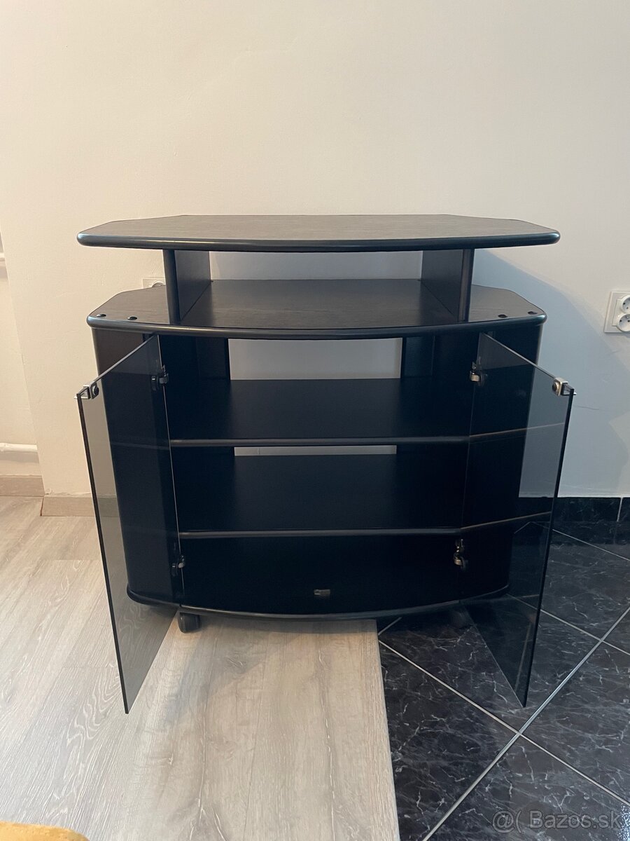 Skrinka pod televízor - 3