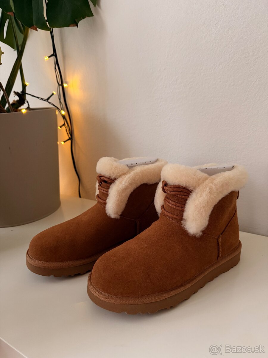 Classic Mini Posy Boot, UGG - 3